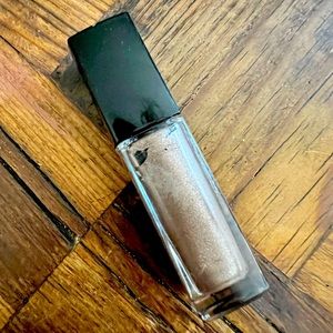 Chanel longwear liquid eyeshadow shade 28 desert wind (warm metallic taupe)